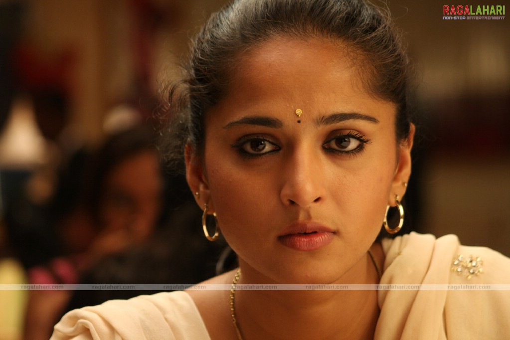 Anushka Shetty Yamudu Movie Stills, HD Gallery, Images