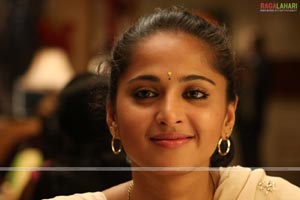 Anushka Photo Gallery from Yamudu