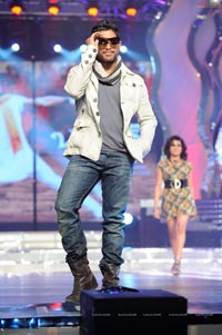 Hot Fashion Show at Lux Sandal Cinemaa Awards 2011