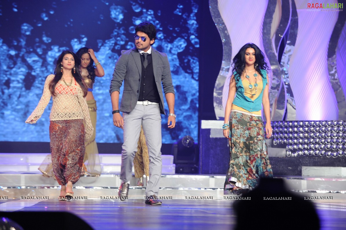 Fashion Show at Lux Sandal Cinemaa Awards 2011 