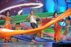 Priyamani Hot Stage Dance at Lux Sandal Cinemaa Awards 2011