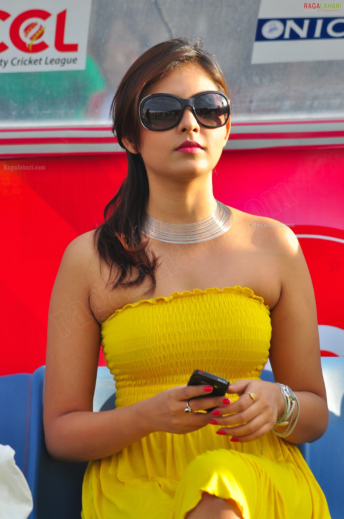 Madhu Shalini (Hi-Res)