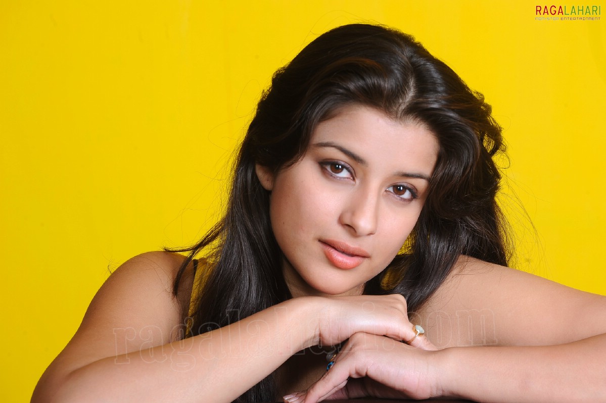 Madhurima (Hi-Res)