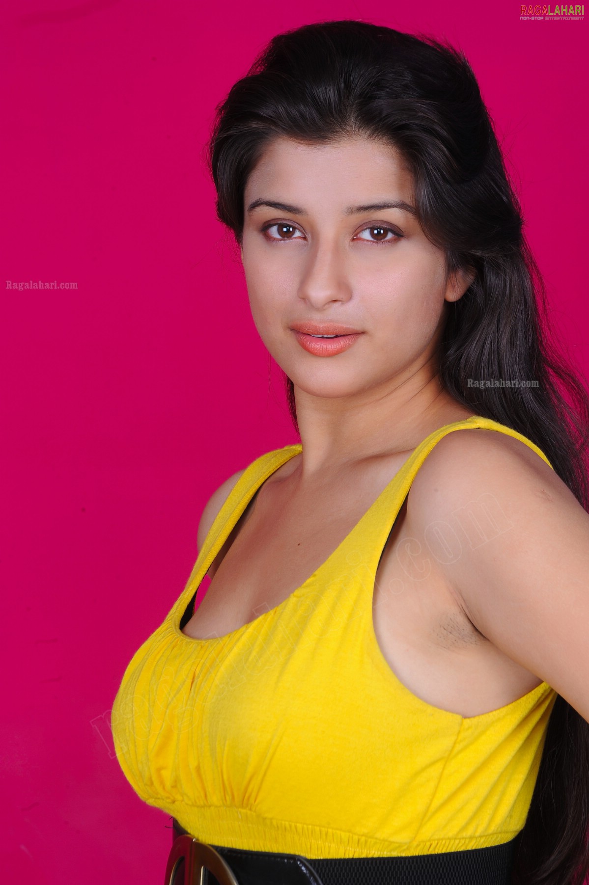 Madhurima (Hi-Res)