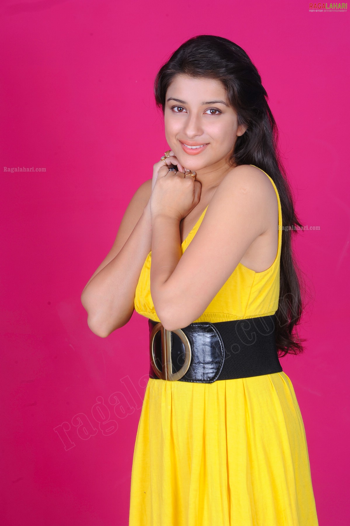 Madhurima (Hi-Res)