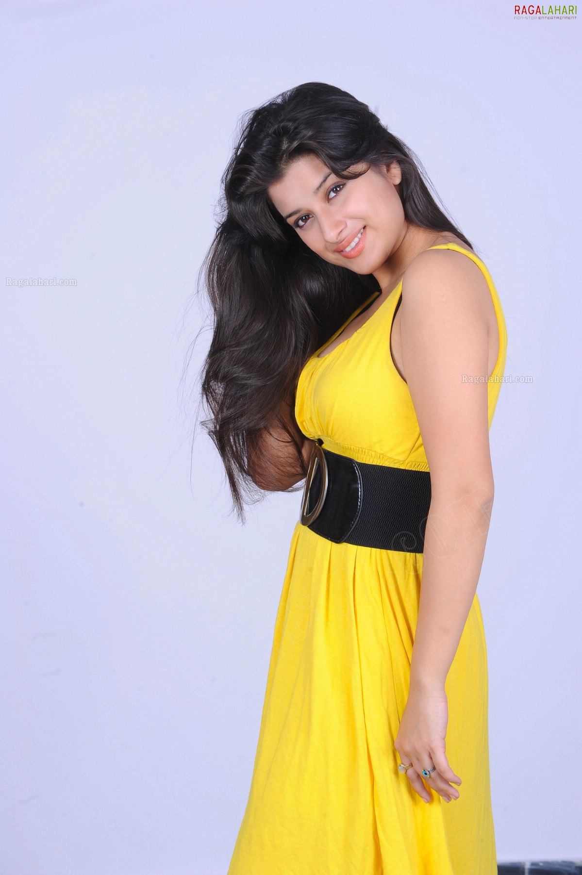 Madhurima (Hi-Res)