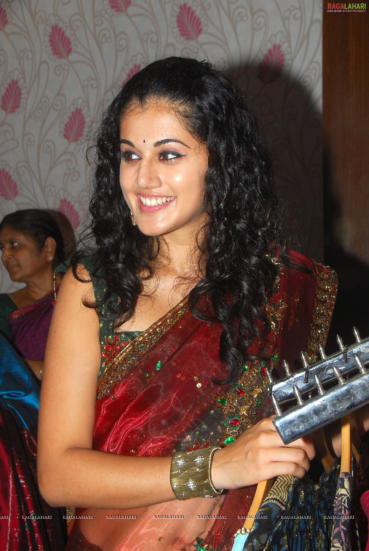 Taapsee Pannu (Hi-Res)