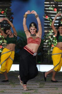 Sexy Taapsee in Daruvu - HD Wallpapers