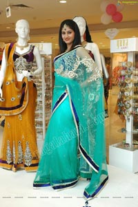 Beautiful Model Shamili in Cool Blue Net Saree