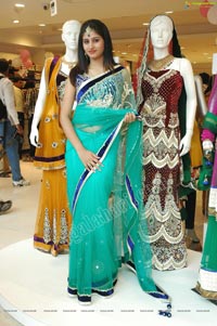 Beautiful Model Shamili in Cool Blue Net Saree