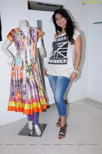 Aakruti Nagpal at Aarti Vijay Gupta Designer Collections
