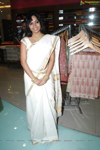 Beautiful Madhavi Latha in Kasavu Saree