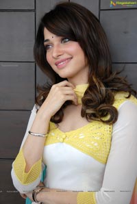 Milky White Indian Beauty Tamanna Photos