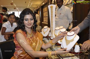 Photos of Hyderabad Model Shamili at CMR Ashadam Sravanam Sale 2012