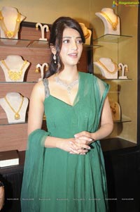 Ravishingly Beautiful Indian Actress Shruti Haasan in Sleeveless Dress