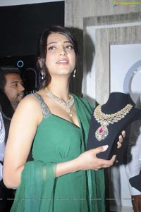 Ravishingly Beautiful Indian Actress Shruti Haasan in Sleeveless Dress