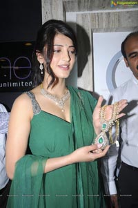 Ravishingly Beautiful Indian Actress Shruti Haasan in Sleeveless Dress