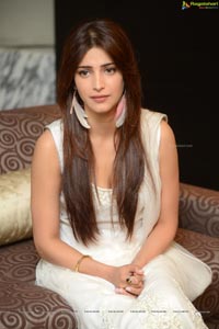 Balupu Heroine Shruthi Haasan