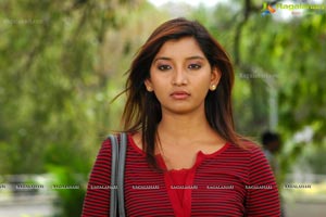 Telugu Heroine Vinisha Naidu Photos