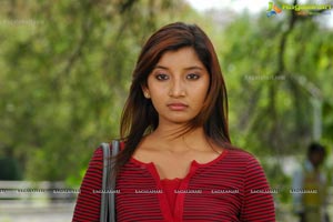 Telugu Heroine Vinisha Naidu Photos