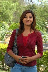 Telugu Heroine Vinisha Naidu Photos