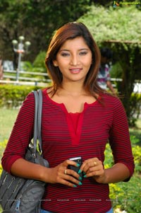 Telugu Heroine Vinisha Naidu Photos