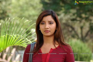 Telugu Heroine Vinisha Naidu Photos