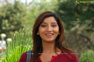 Telugu Heroine Vinisha Naidu Photos