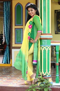 Madha Gaja Raja Heroine Anjali