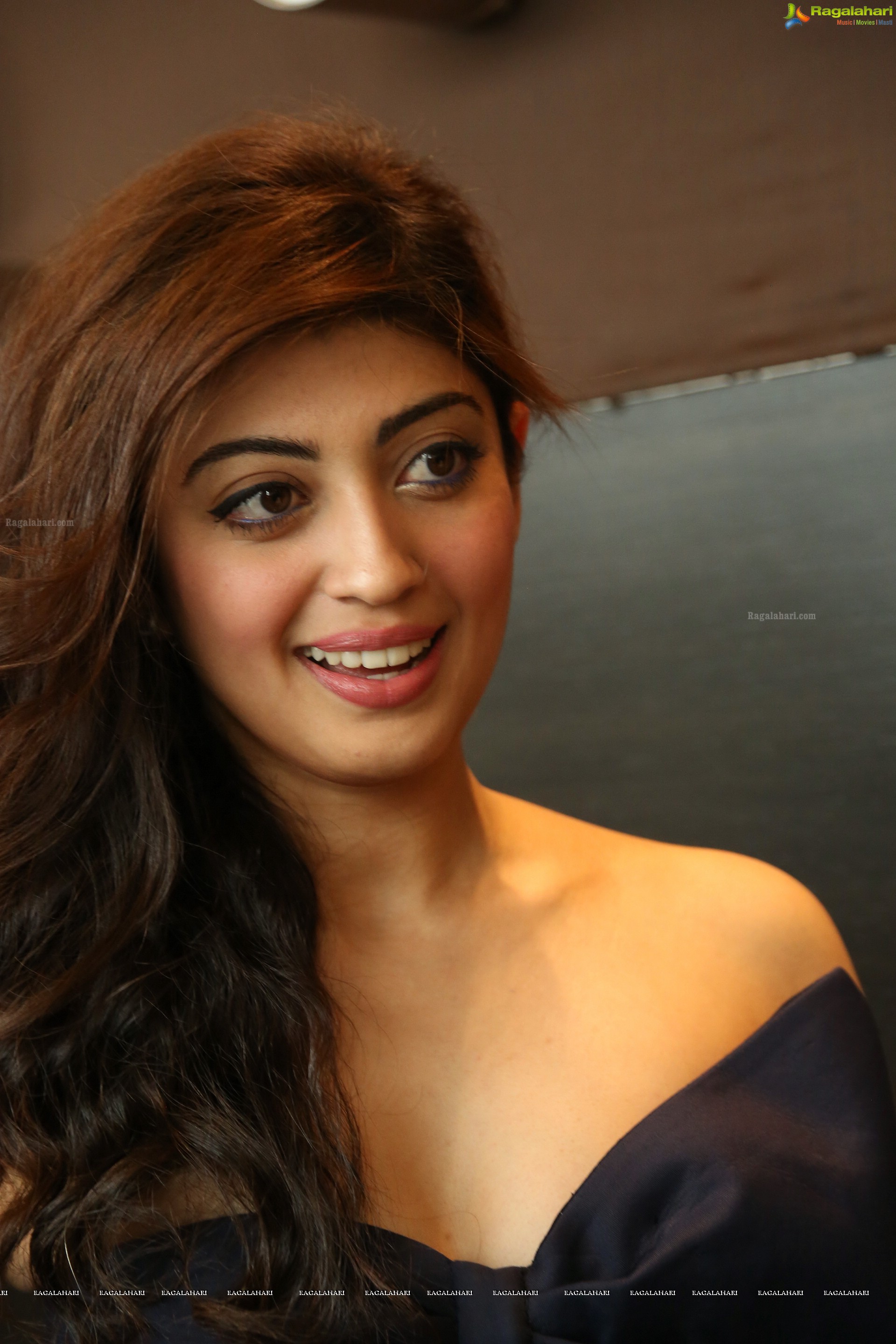 Pranitha Subhash - HD Gallery