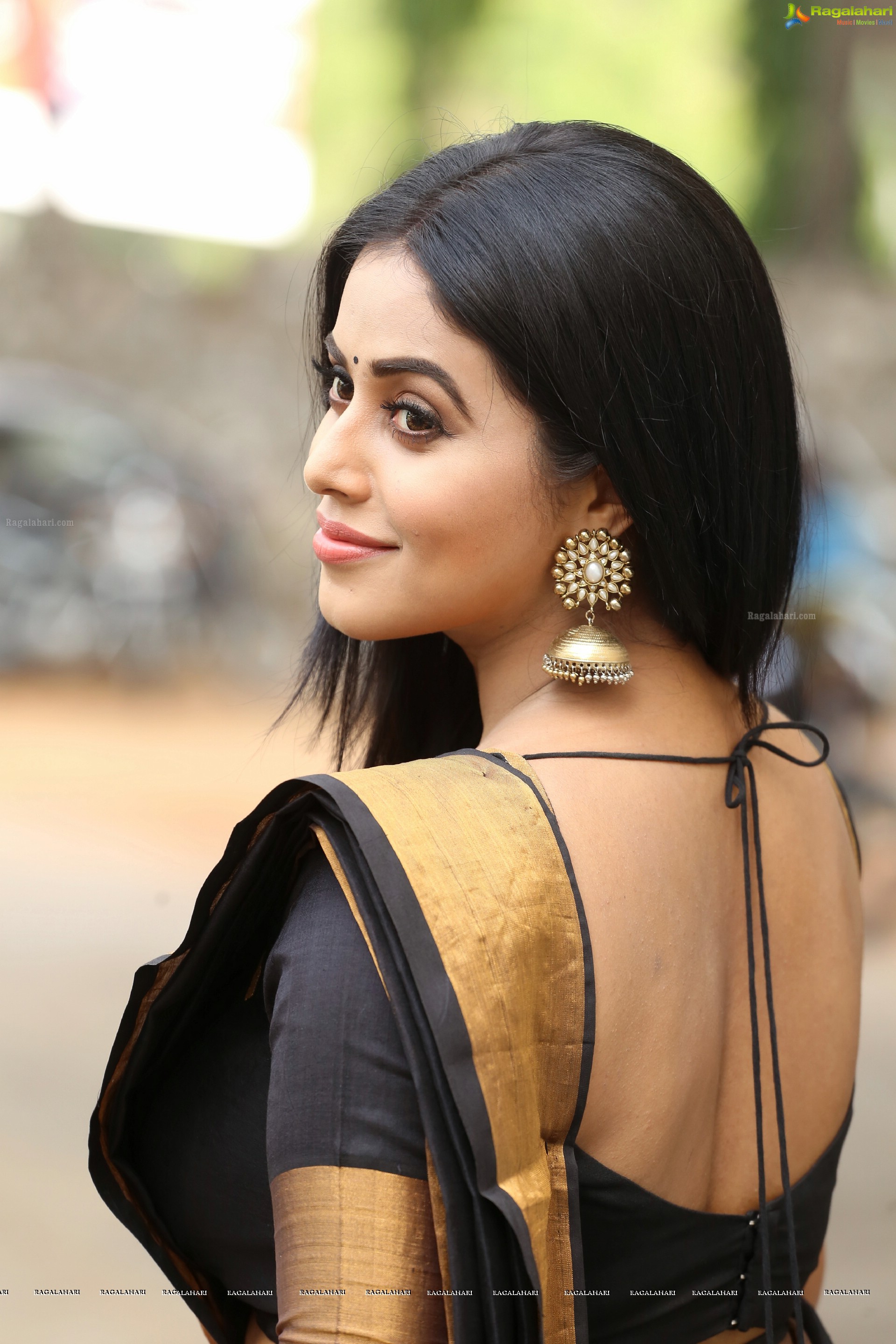 Poorna (High Definition)