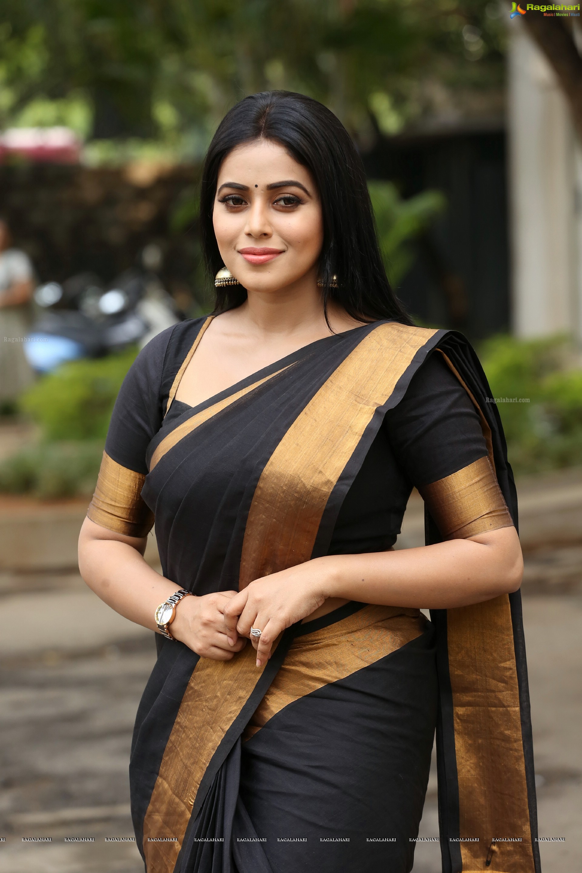 Poorna (High Definition)