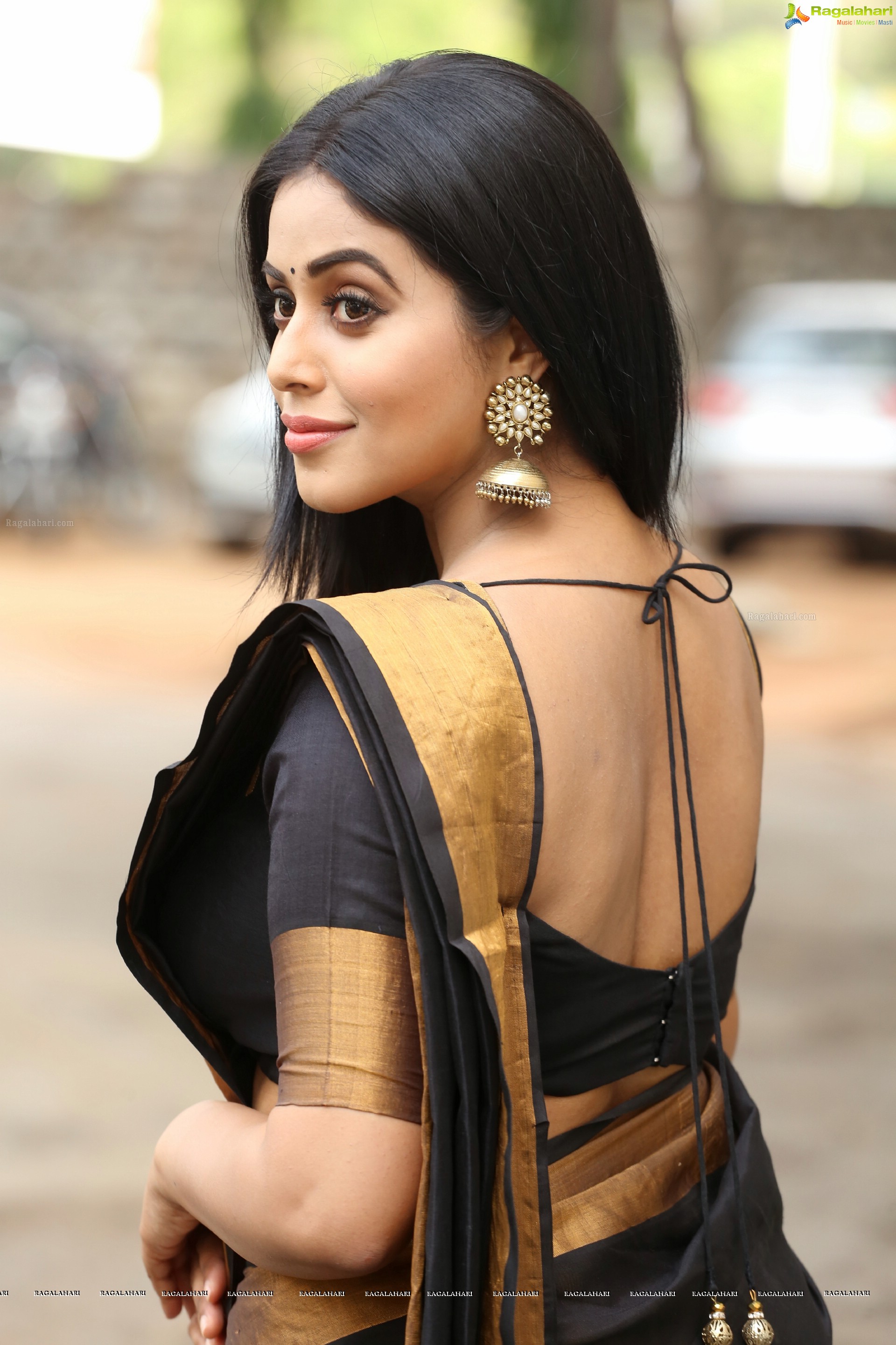 Poorna (High Definition)