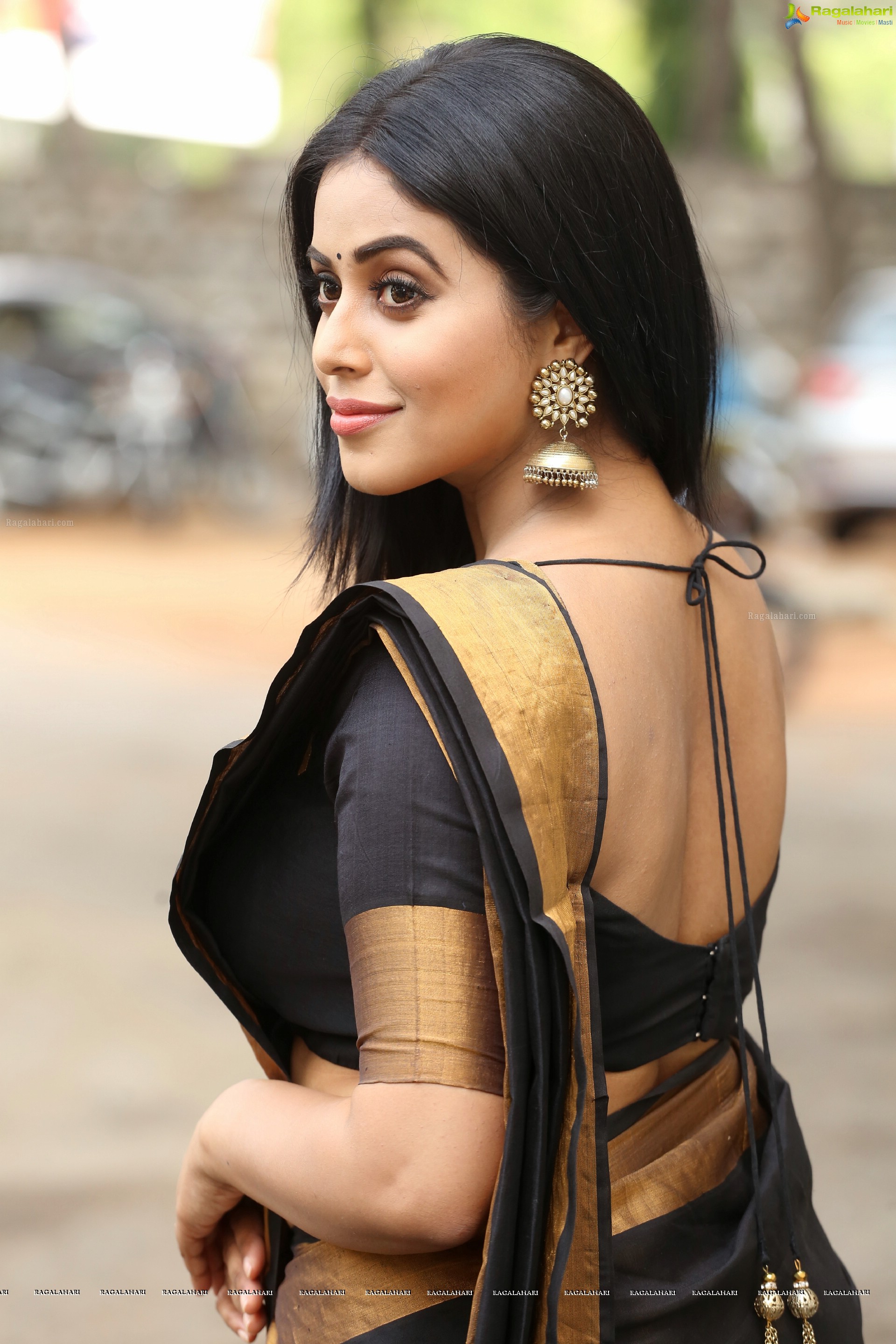 Poorna (High Definition)