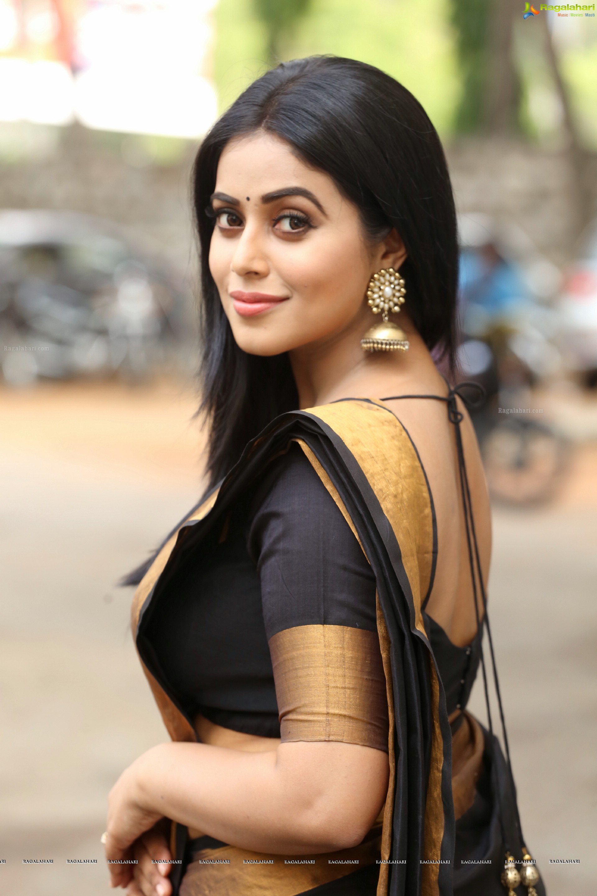 Poorna (High Definition)