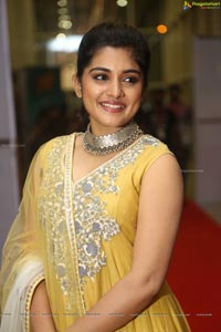 Nivetha Thomas