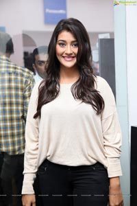 Pooja Jhaveri Photos