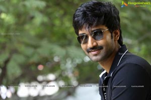 aadhi-pinisetty-marakatamani-interview