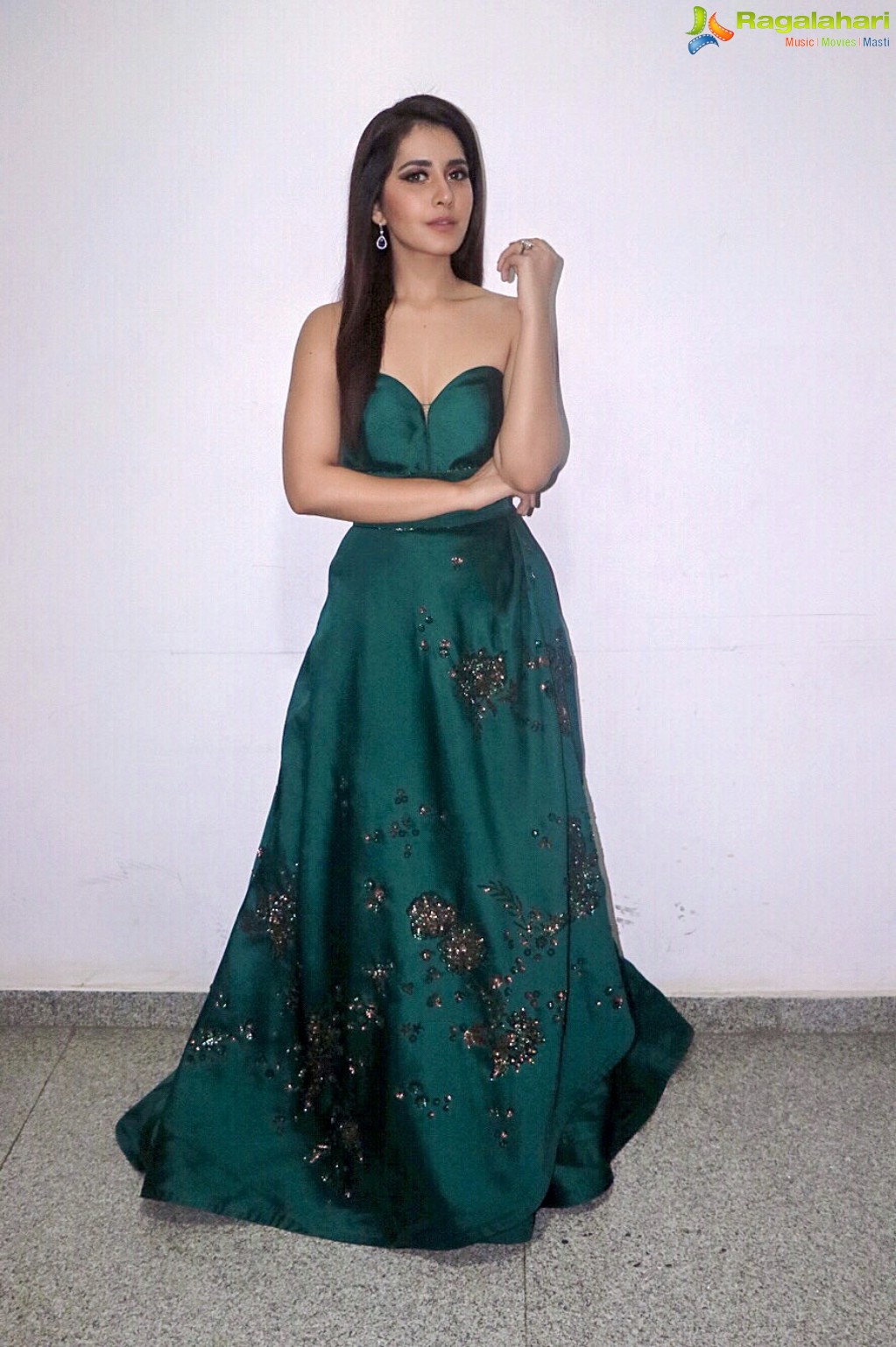 Gorgeous Actress Rashi Khanna 2019 Glamour Stills