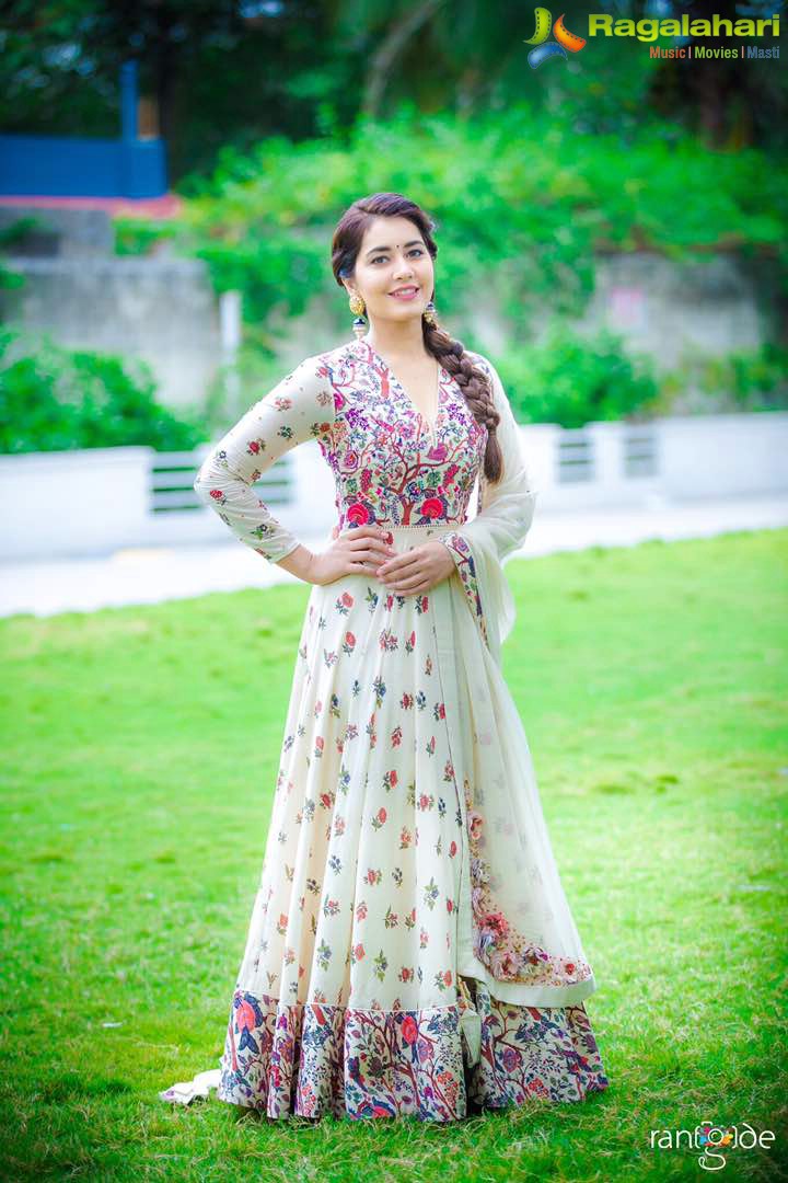 Raashi Khanna Photoshoot Stills