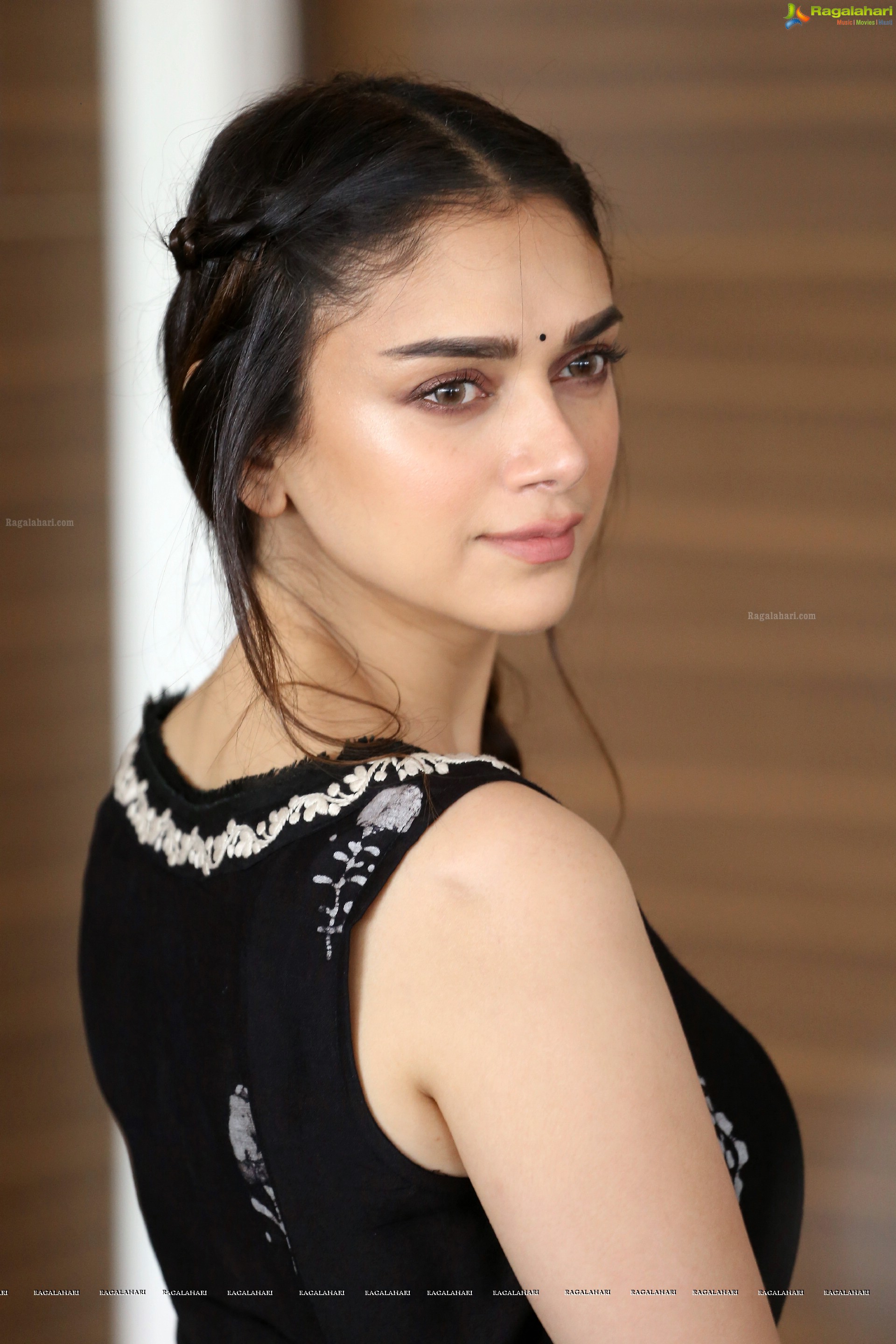 Aditi Rao Hydari at Sammohanam Interview (High Definition)