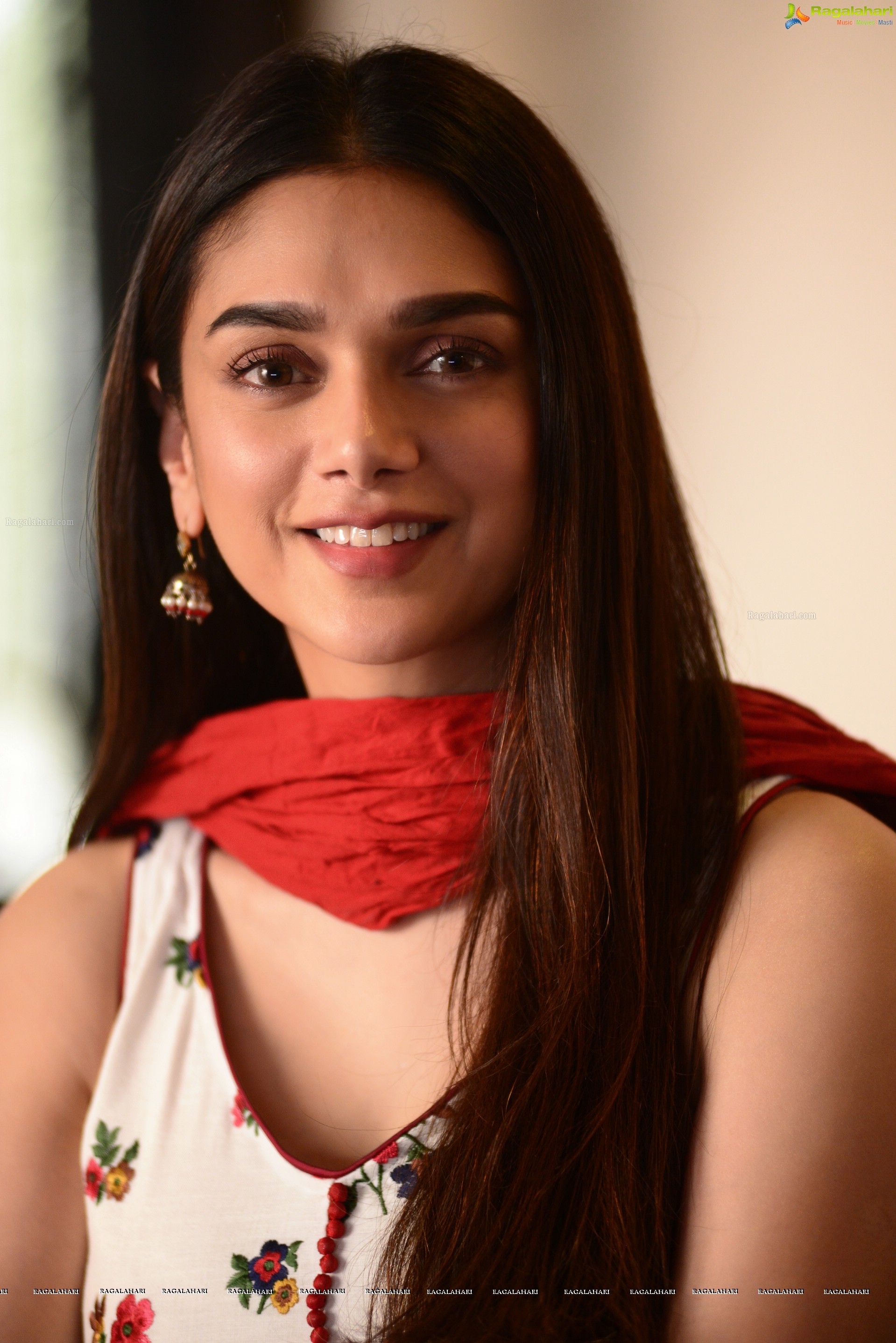 Aditi Rao Hydari in Sammohanam (High Defintion)