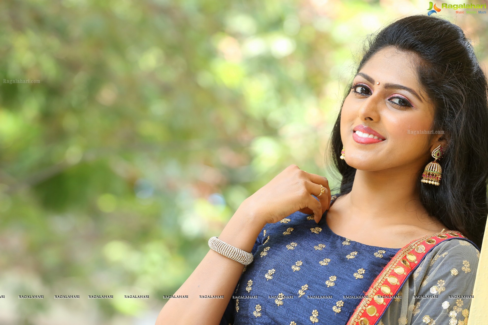 Charishma Shreekar at R U Married Audio Release (High Definition)