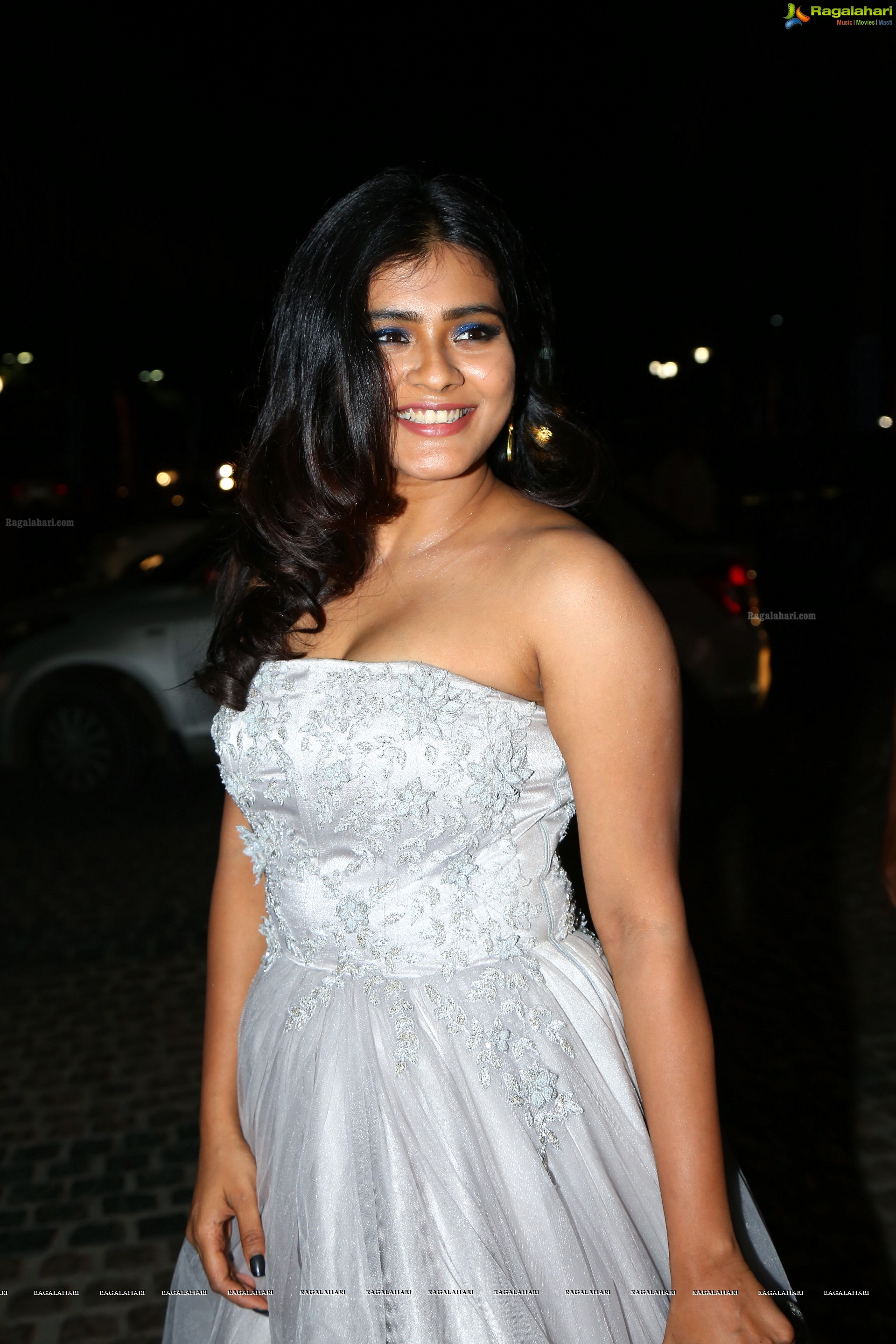 Hebah Patel at Jio Filmfare Awards (South) 2018 (High Definition Photos)