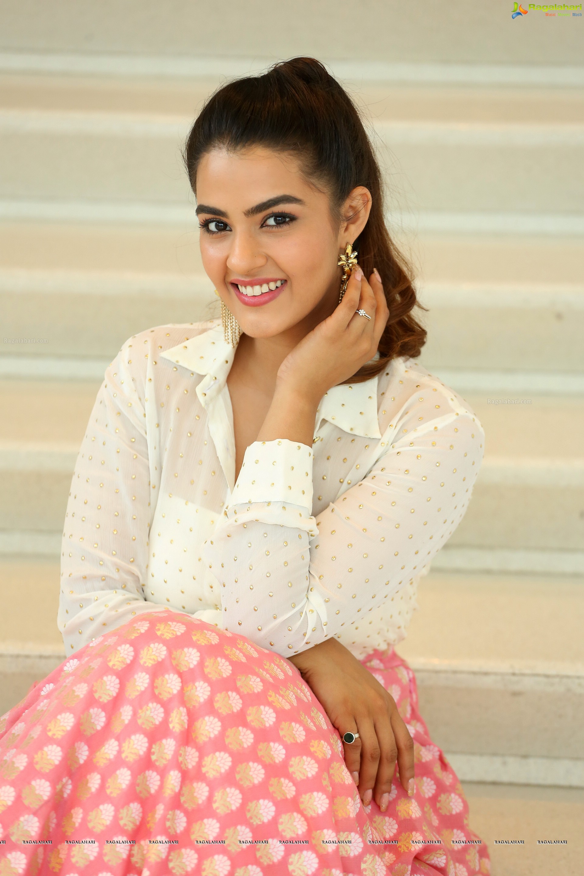 Kavya Thapar at Ee Maaya Perimito Teaser Launch (High Definition)