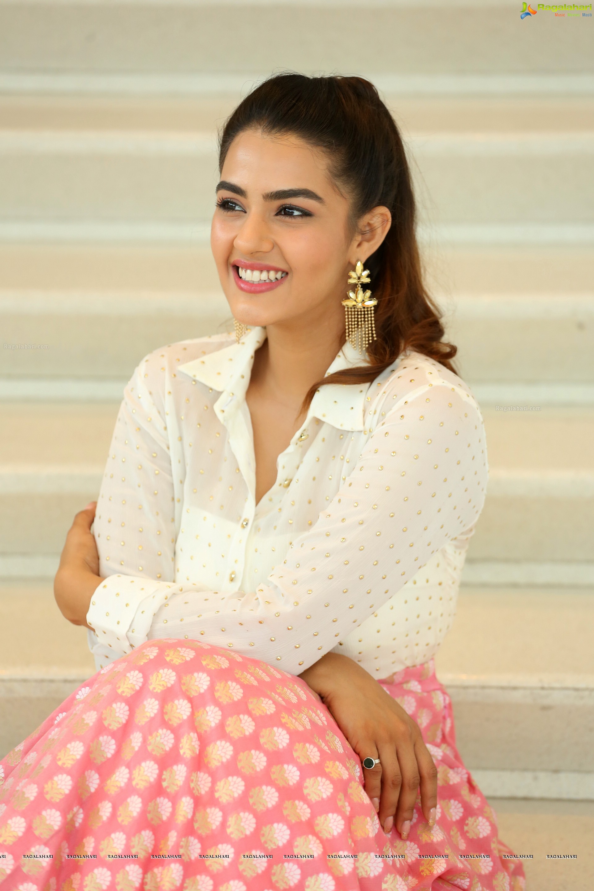 Kavya Thapar at Ee Maaya Perimito Teaser Launch (High Definition)