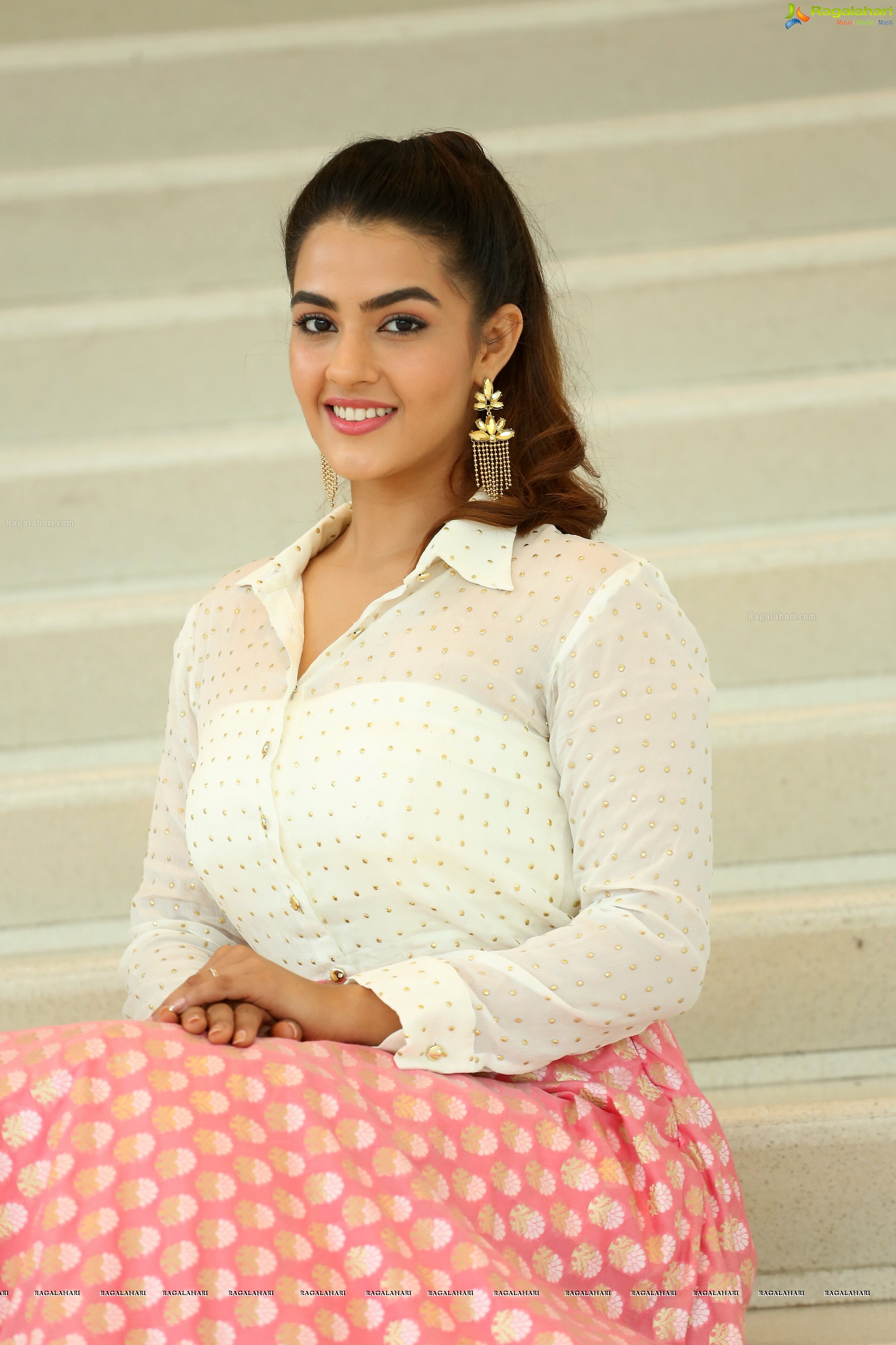 Kavya Thapar at Ee Maaya Perimito Teaser Launch (High Definition)