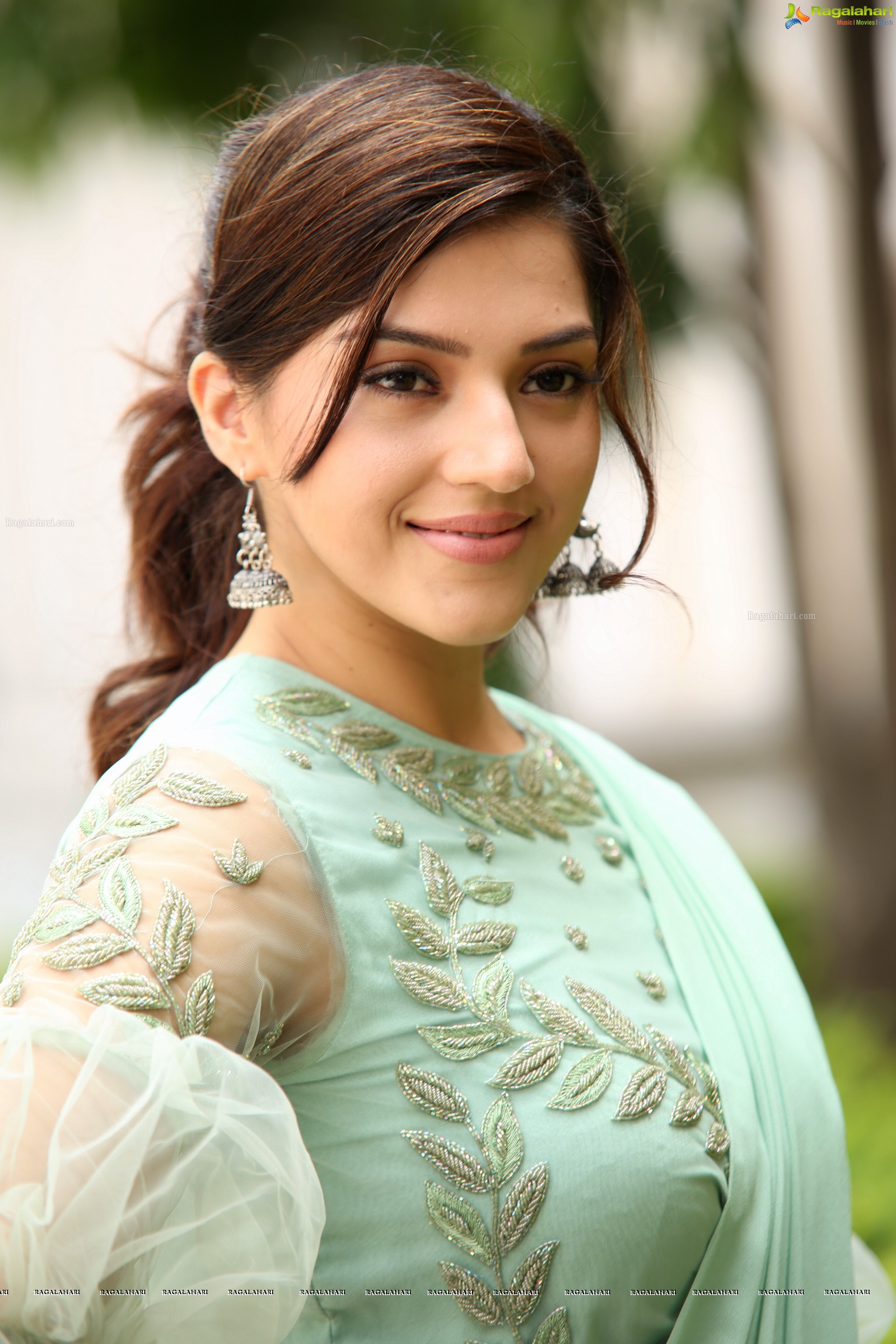 Mehreen Kaur Pirzada at Pantham Press Meet (High Definition)