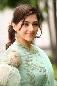 Mehreen Kaur Pirzada Pantham Heroine