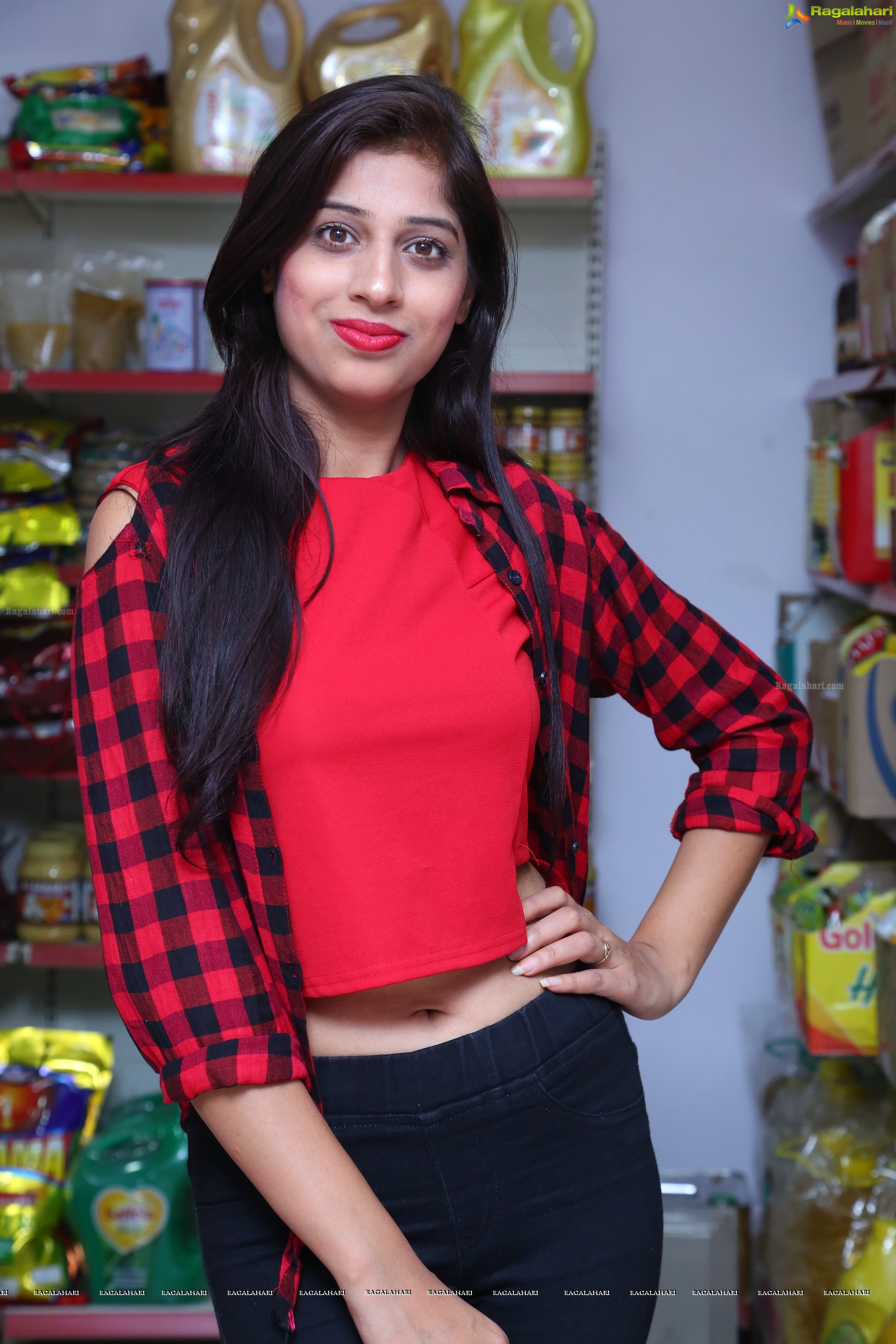 Naziya Khan at Shoppers Bazaar Launch (High Definition)
